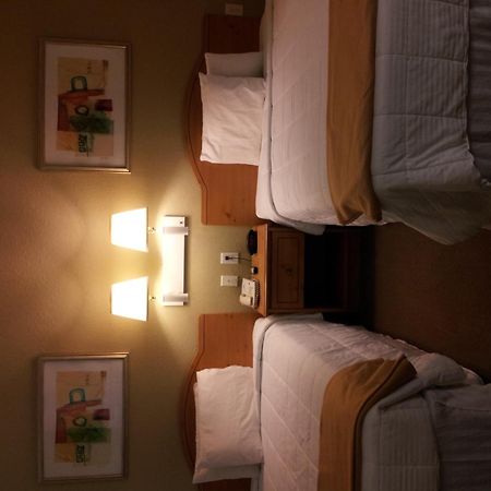 Americas Best Value Inn & Suites-Winnie Quarto foto