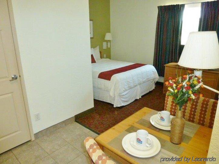 Americas Best Value Inn & Suites-Winnie Exterior foto