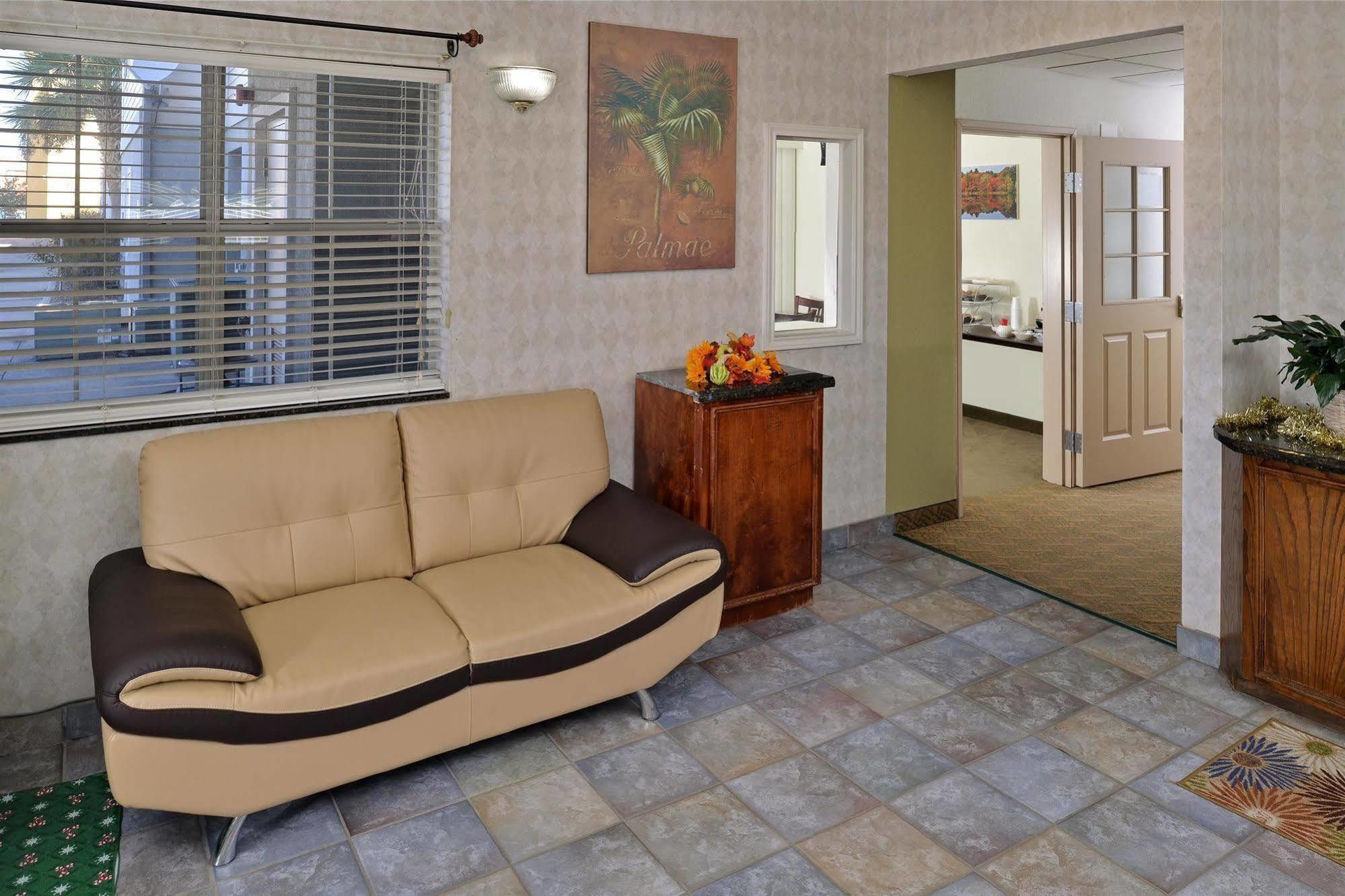Americas Best Value Inn & Suites-Winnie Exterior foto